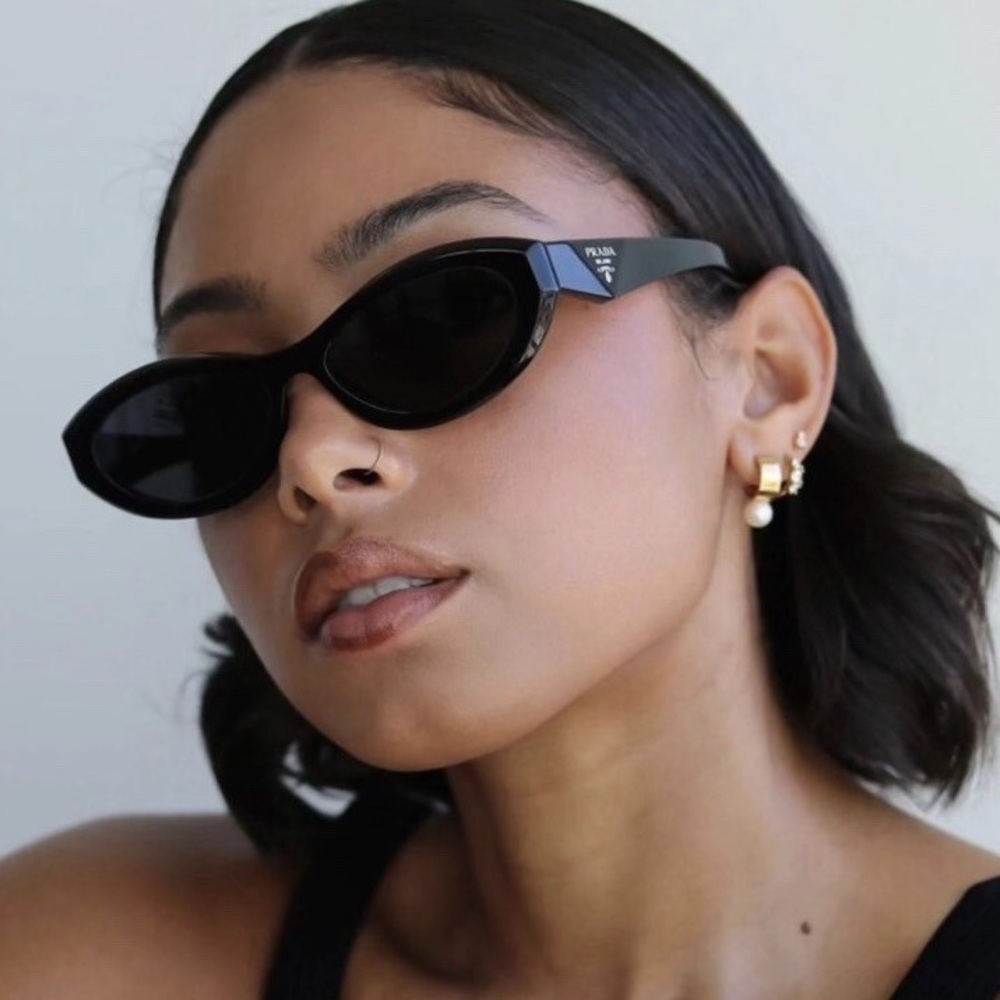 Prada Symbole sunglasses (Reposhing) - Picture 7 of 9